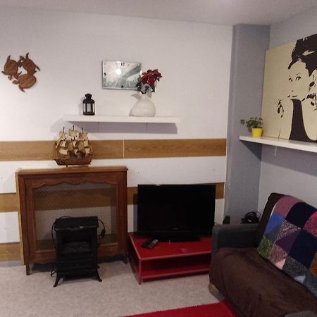 Guesthouse Familial Pour 2,3,4 Personnes De 44M2- Accessible Handic -Rez De Chaussee-Vues Sur Rue Et Patio Prive - Sejour, Chambre Separee-Cuisine,Salle De Bain,Lit Double Et Canape-Lit 2Pers-Entree De La Rue Berzelius-5 Minutes Du Metro Brochant-Lig Paris Bagian luar foto