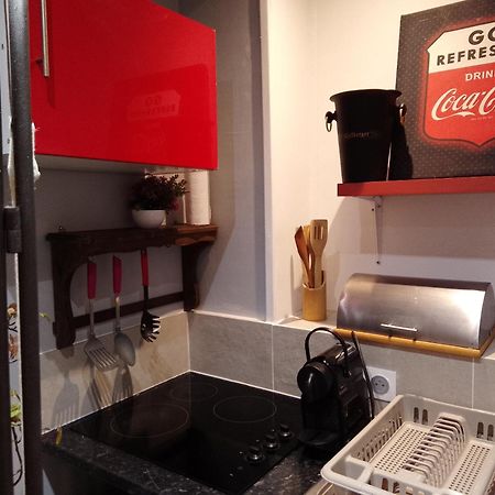 Guesthouse Familial Pour 2,3,4 Personnes De 44M2- Accessible Handic -Rez De Chaussee-Vues Sur Rue Et Patio Prive - Sejour, Chambre Separee-Cuisine,Salle De Bain,Lit Double Et Canape-Lit 2Pers-Entree De La Rue Berzelius-5 Minutes Du Metro Brochant-Lig Paris Bagian luar foto