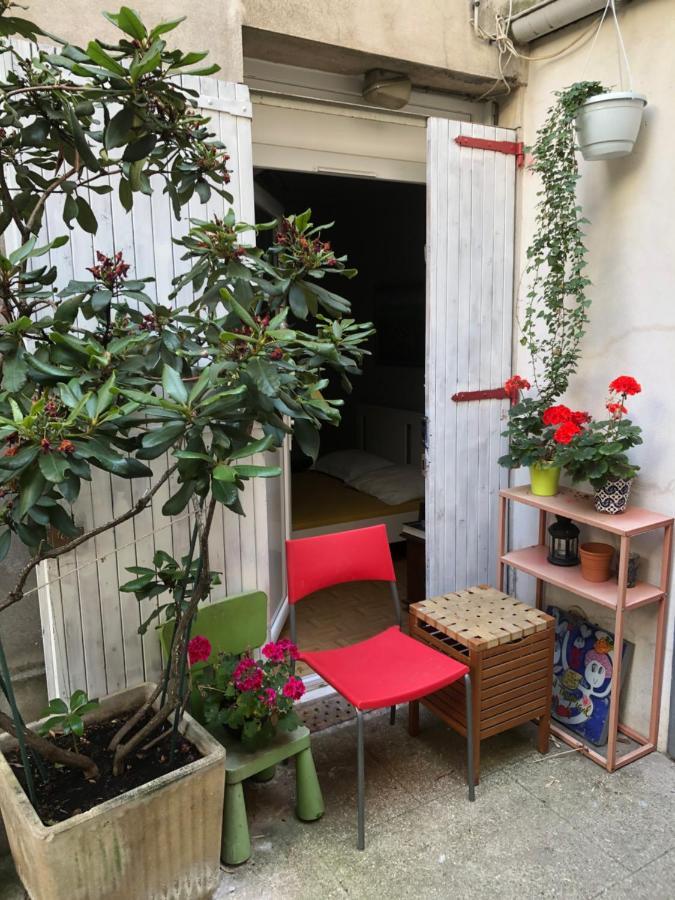 Guesthouse Familial Pour 2,3,4 Personnes De 44M2- Accessible Handic -Rez De Chaussee-Vues Sur Rue Et Patio Prive - Sejour, Chambre Separee-Cuisine,Salle De Bain,Lit Double Et Canape-Lit 2Pers-Entree De La Rue Berzelius-5 Minutes Du Metro Brochant-Lig Paris Bagian luar foto