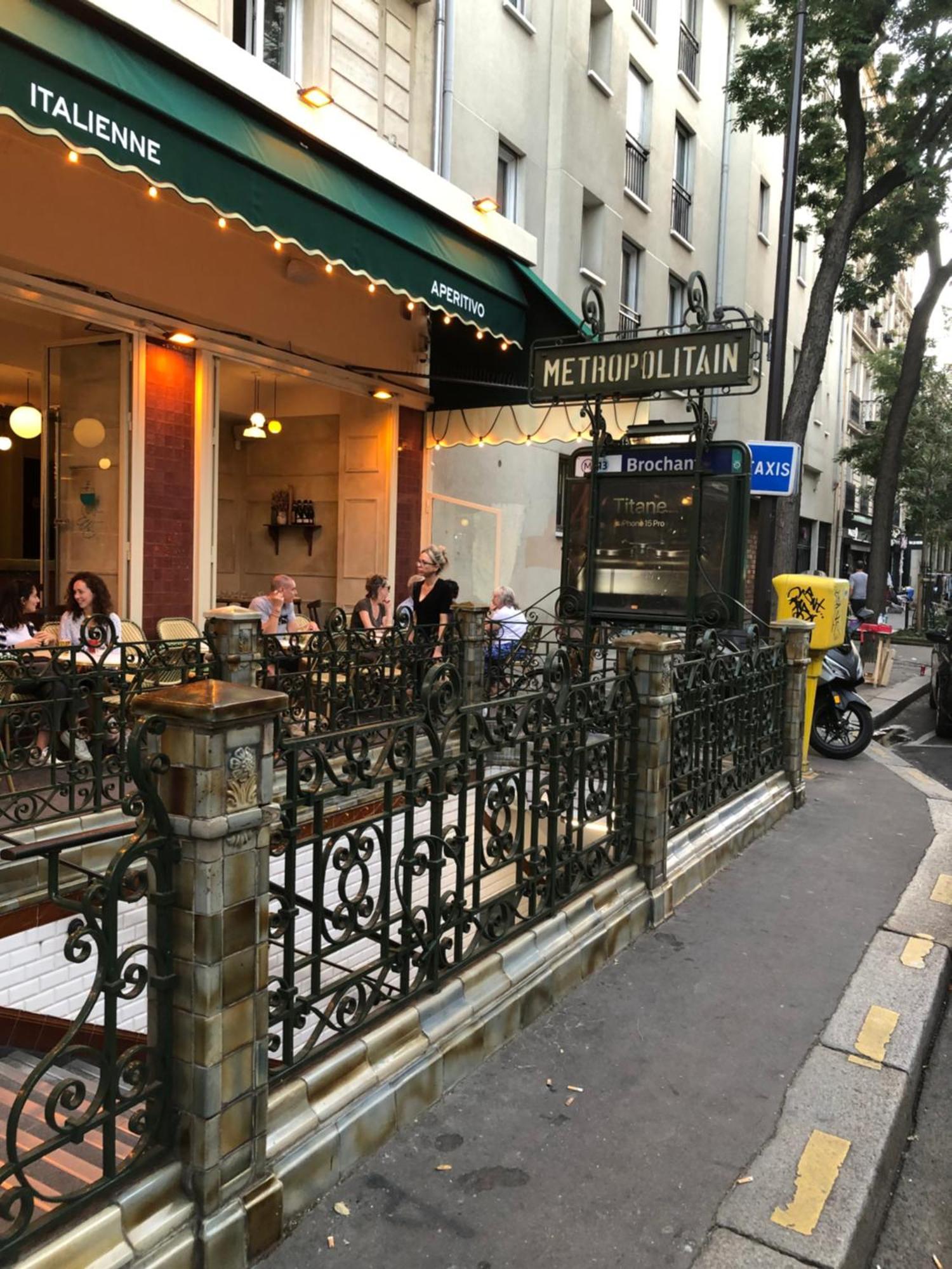 Guesthouse Familial Pour 2,3,4 Personnes De 44M2- Accessible Handic -Rez De Chaussee-Vues Sur Rue Et Patio Prive - Sejour, Chambre Separee-Cuisine,Salle De Bain,Lit Double Et Canape-Lit 2Pers-Entree De La Rue Berzelius-5 Minutes Du Metro Brochant-Lig Paris Bagian luar foto