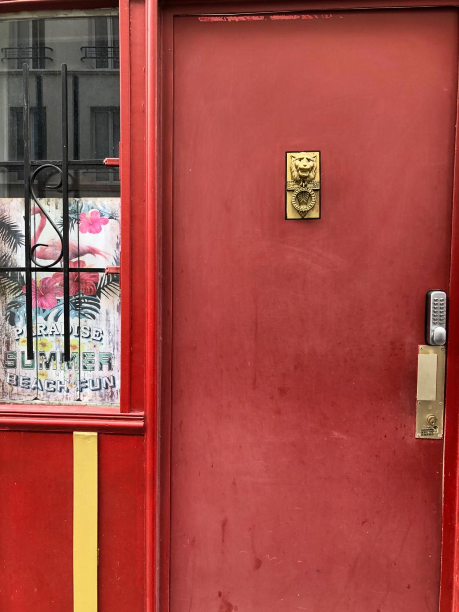 Guesthouse Familial Pour 2,3,4 Personnes De 44M2- Accessible Handic -Rez De Chaussee-Vues Sur Rue Et Patio Prive - Sejour, Chambre Separee-Cuisine,Salle De Bain,Lit Double Et Canape-Lit 2Pers-Entree De La Rue Berzelius-5 Minutes Du Metro Brochant-Lig Paris Bagian luar foto