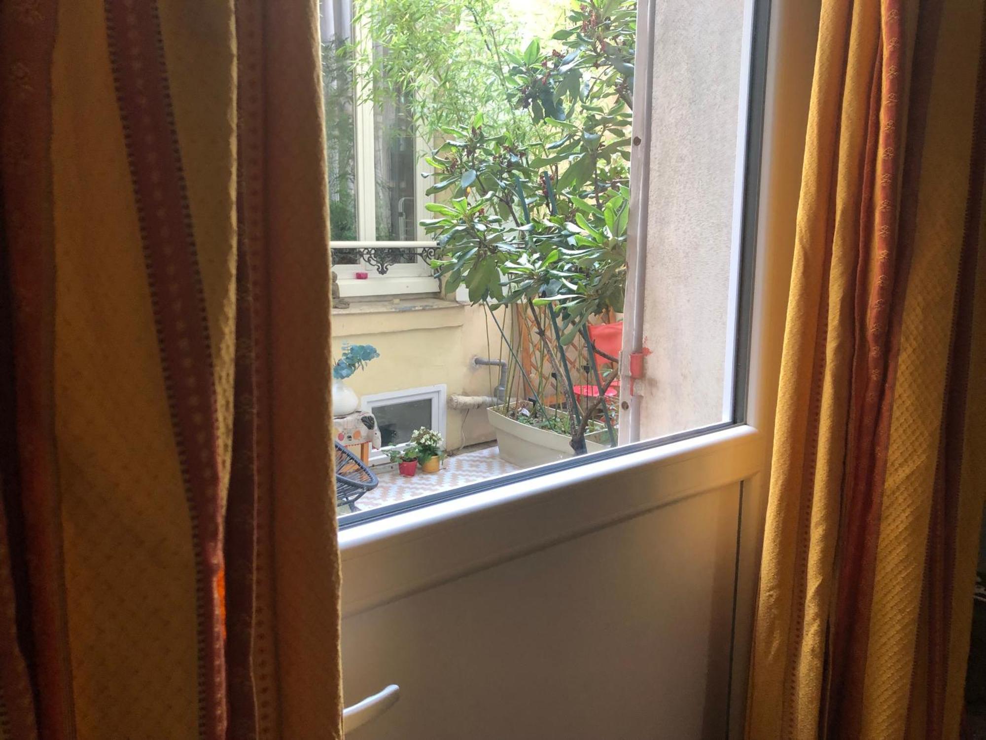 Guesthouse Familial Pour 2,3,4 Personnes De 44M2- Accessible Handic -Rez De Chaussee-Vues Sur Rue Et Patio Prive - Sejour, Chambre Separee-Cuisine,Salle De Bain,Lit Double Et Canape-Lit 2Pers-Entree De La Rue Berzelius-5 Minutes Du Metro Brochant-Lig Paris Bagian luar foto