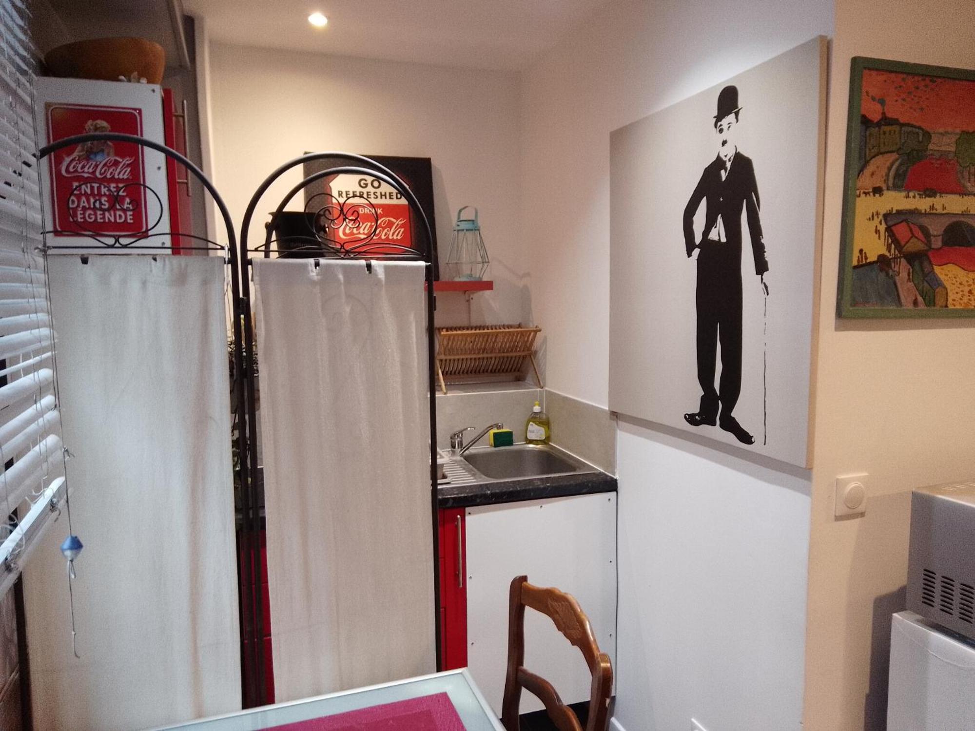 Guesthouse Familial Pour 2,3,4 Personnes De 44M2- Accessible Handic -Rez De Chaussee-Vues Sur Rue Et Patio Prive - Sejour, Chambre Separee-Cuisine,Salle De Bain,Lit Double Et Canape-Lit 2Pers-Entree De La Rue Berzelius-5 Minutes Du Metro Brochant-Lig Paris Bagian luar foto
