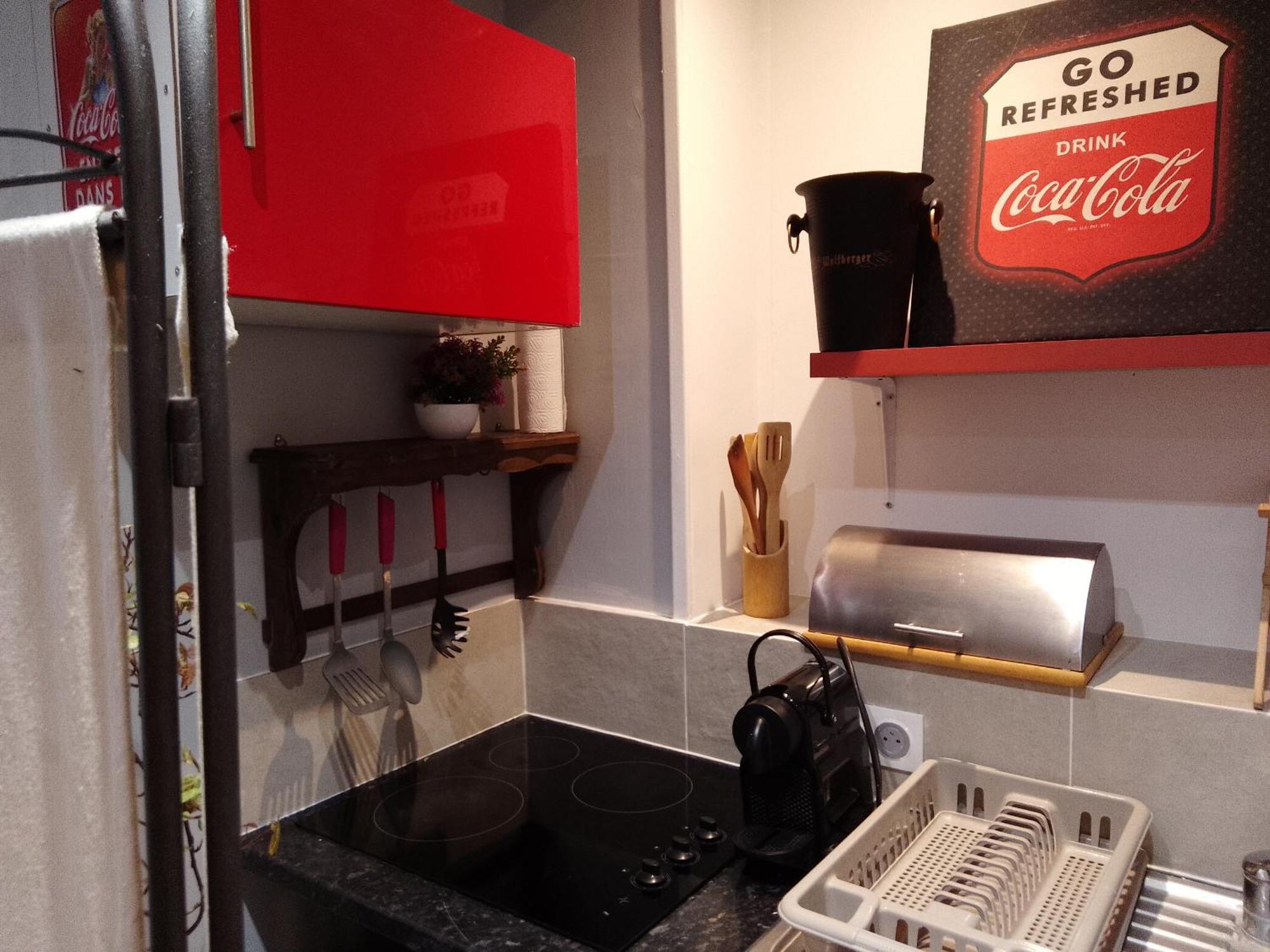 Guesthouse Familial Pour 2,3,4 Personnes De 44M2- Accessible Handic -Rez De Chaussee-Vues Sur Rue Et Patio Prive - Sejour, Chambre Separee-Cuisine,Salle De Bain,Lit Double Et Canape-Lit 2Pers-Entree De La Rue Berzelius-5 Minutes Du Metro Brochant-Lig Paris Bagian luar foto
